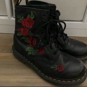 Rose detailed doc martins.